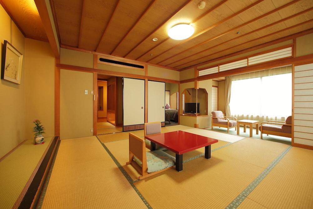 Отель Select Grand Kagayamanaka Экстерьер фото